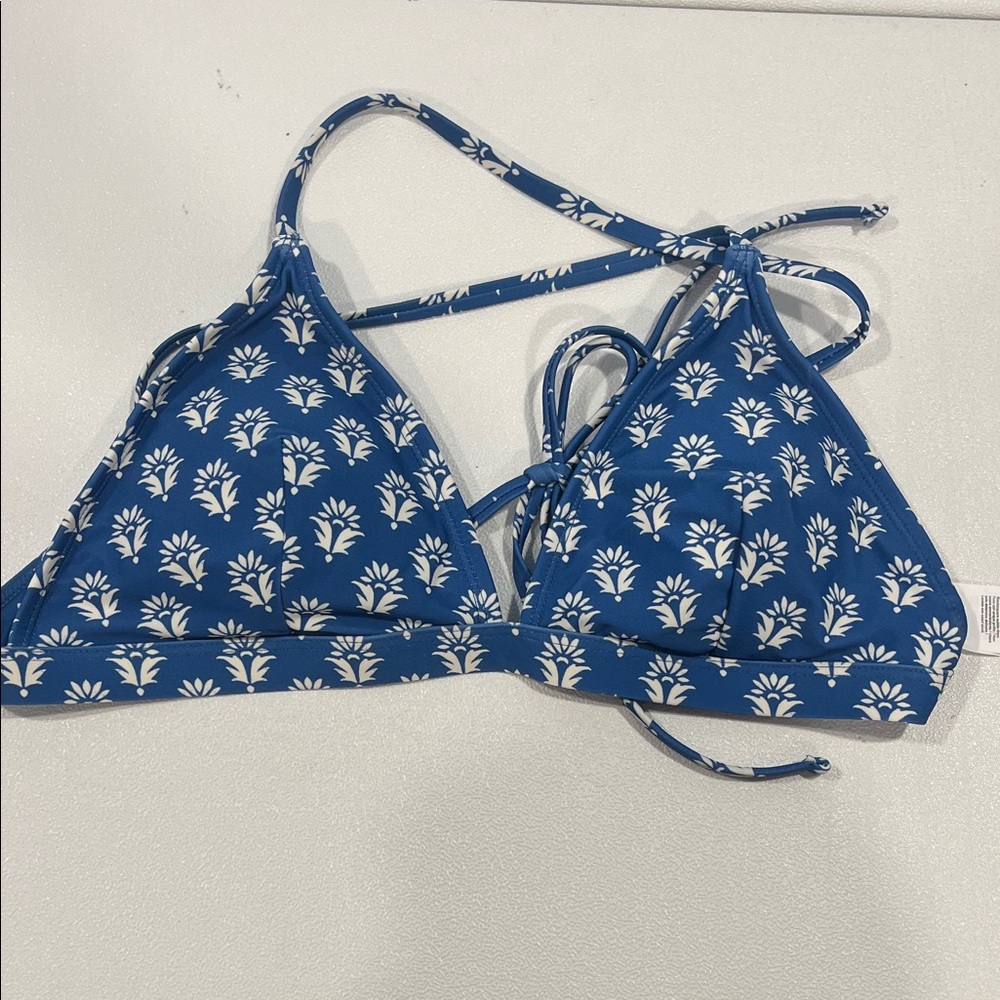 Cupshe Blue and White Bikini Top